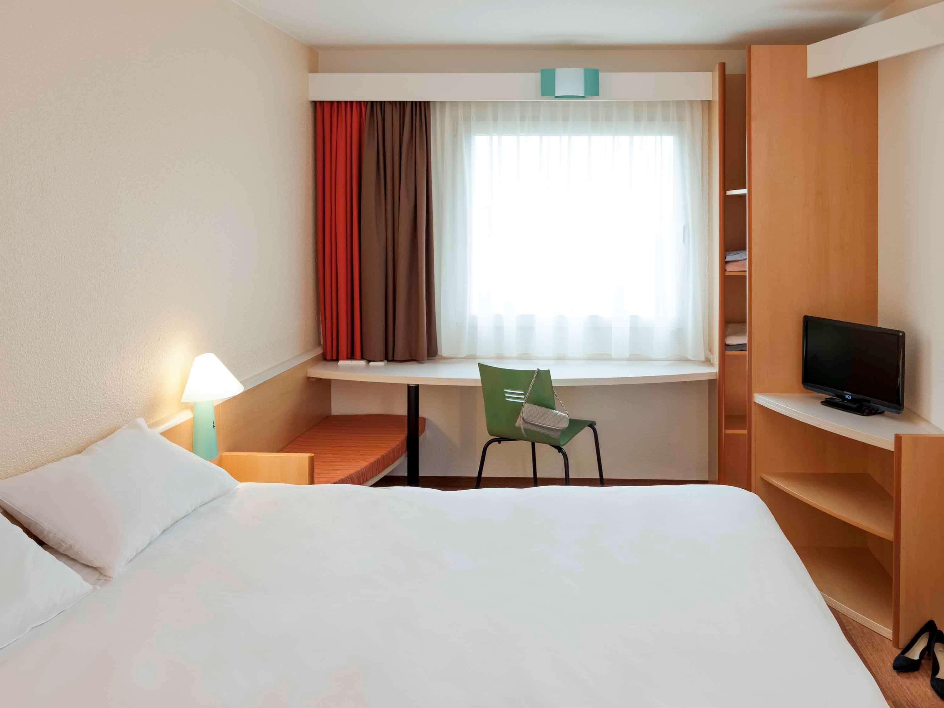 Ibis Hotel Alicante Esterno foto