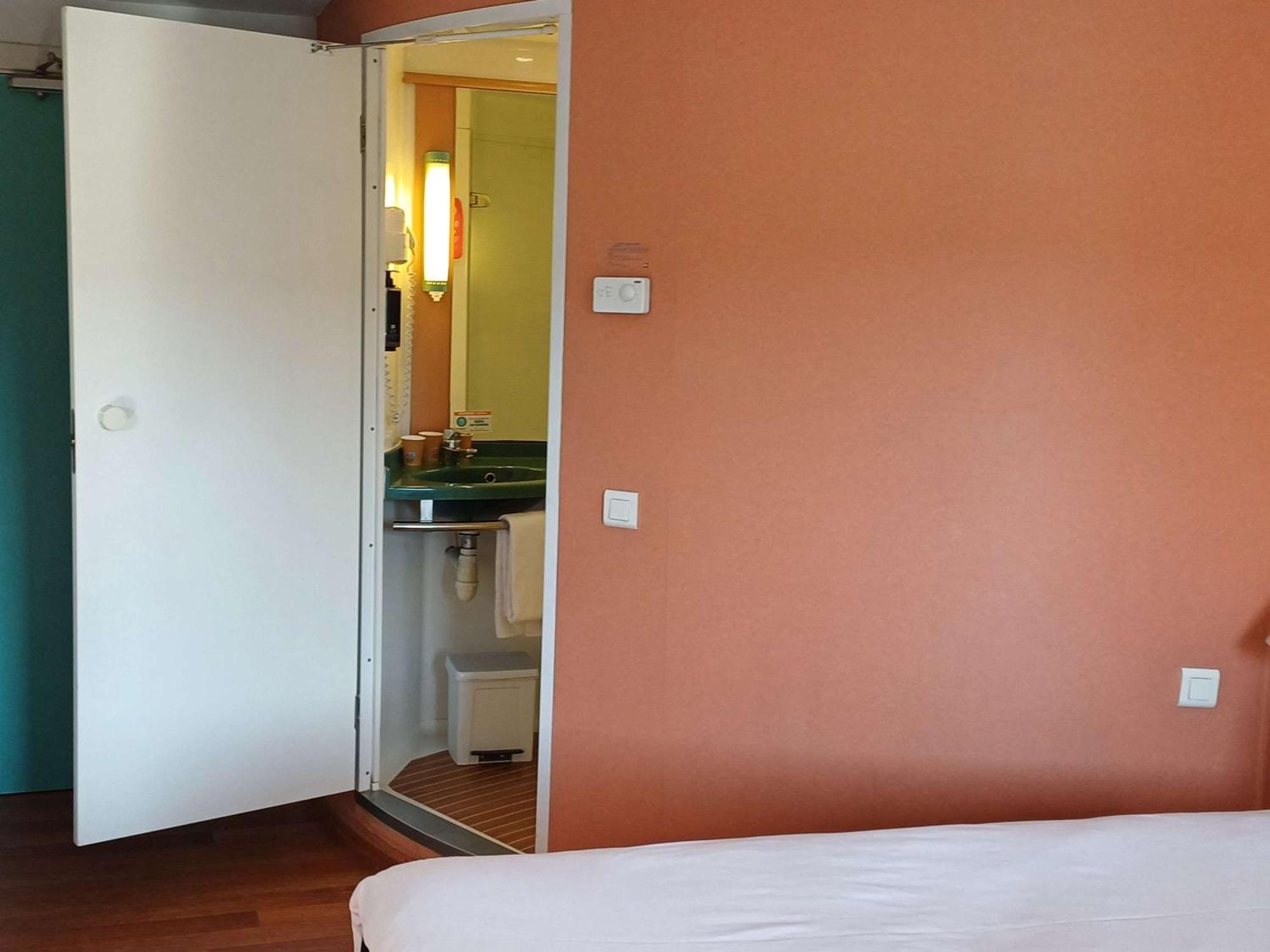 Ibis Hotel Alicante Esterno foto